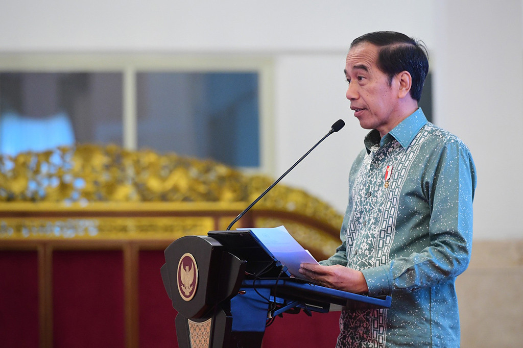Presiden Joko Widodo menegaskan pentingnya melindungi kedaulatan digital Indonesia dengan menjaga aset digital dan terus mempertahankan produk dalam negeri di pasar digital. Hal tersebut disampaikan Presiden dalam pengarahannya kepada peserta Program Pendidikan Singkat Angkatan (PPSA) XXIV dan alumni Program Pendidikan Reguler Angkatan (PPRA) LXV Tahun 2023 Lembaga Ketahanan Nasional (Lemhannas) di Istana Negara, Jakarta, pada Rabu, 4 Oktober 2023.