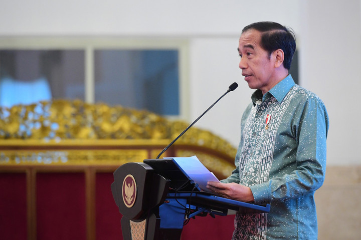 Presiden Joko Widodo menegaskan pentingnya melindungi kedaulatan digital Indonesia dengan menjaga aset digital dan terus mempertahankan produk dalam negeri di pasar digital. Hal tersebut disampaikan Presiden dalam pengarahannya kepada peserta Program Pendidikan Singkat Angkatan (PPSA) XXIV dan alumni Program Pendidikan Reguler Angkatan (PPRA) LXV Tahun 2023 Lembaga Ketahanan Nasional (Lemhannas) di Istana Negara, Jakarta, pada Rabu, 4 Oktober 2023.