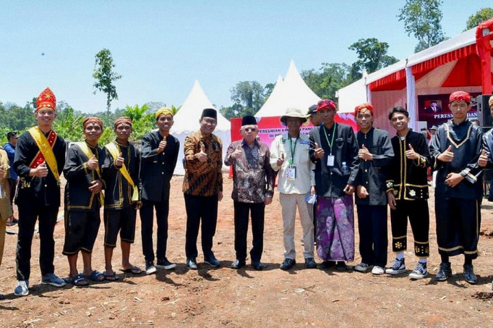 Siang ini Wapres Ma'ruf Amin meresmikan dan melakukan penanaman perdana di Kawasan Pangan Nusantara yang terletak di Desa Talaga, Kabupaten Donggala, Sulawesi Tengah, Rabu, 4 Oktober 2023.