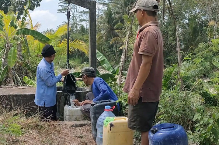 Dampak kekeringan, warga di Kabupaten Kulon Progo, Daerah Istimewa Yogyakarta harus berupaya ekstra untuk mendapat air bersih. 