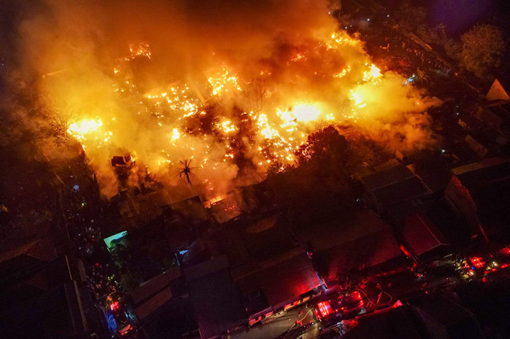 Beruntung bangunan RSUD Kebayoran Lama tidak terdampak kebakaran pada bangunan semi permanen atau lapak barang bekas tersebut.