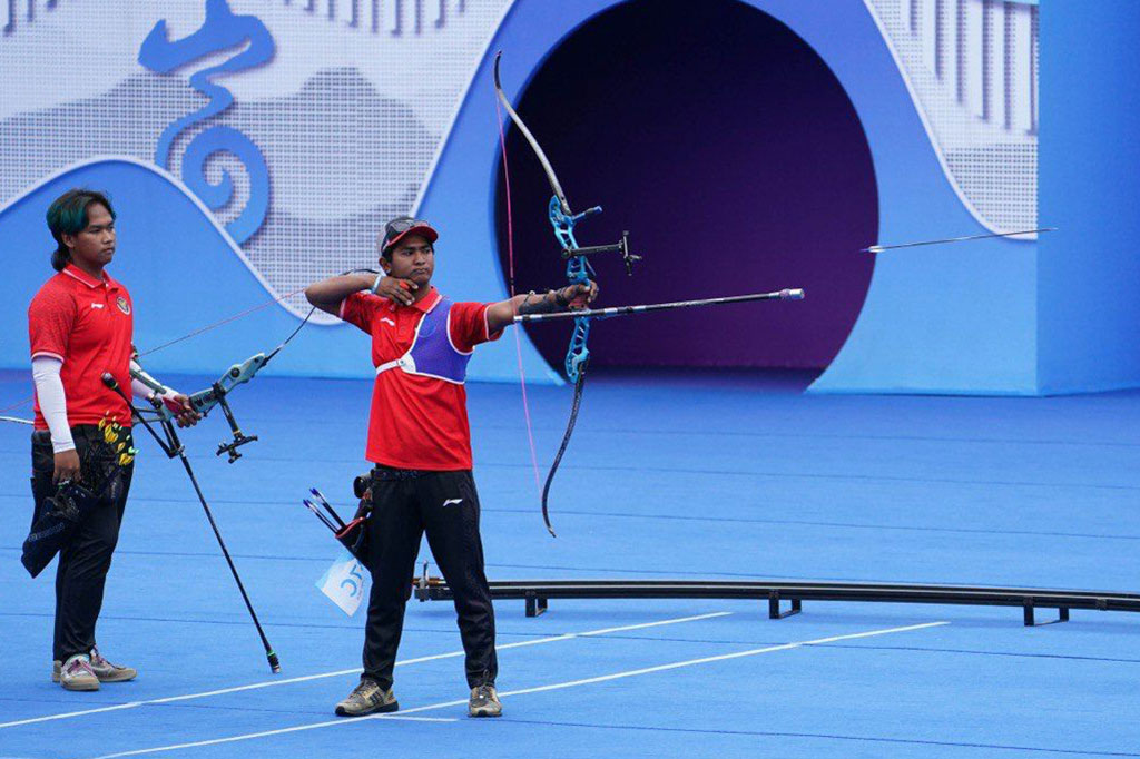 Namun Arif dkk. harus menyerah dengan skor 0-6 (56-57, 53-58, 55-58) dari Korsel sebelum menjalani laga perebutan perunggu. 