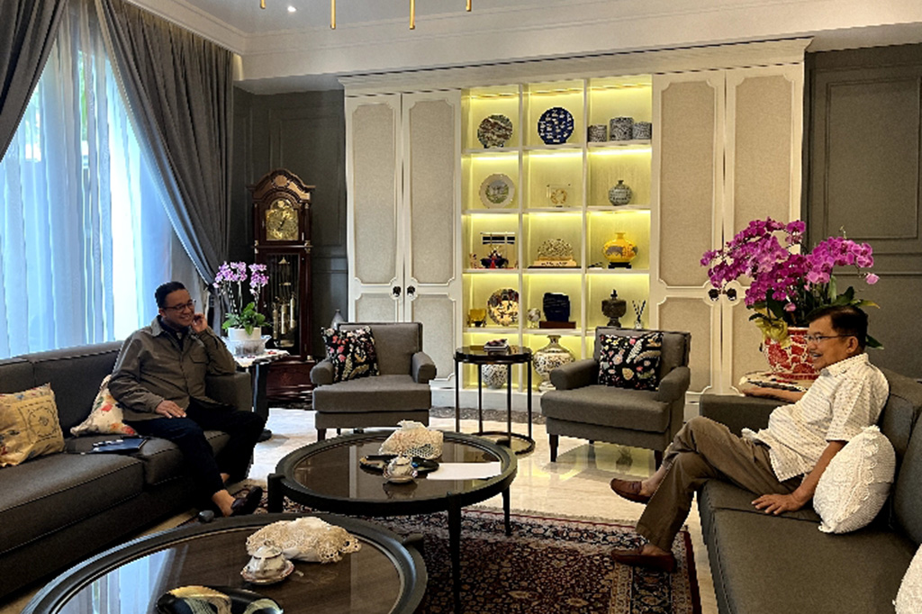 Pantauan Medcom.id, pertemuan tersebut berlangsung tertutup. Para pewarta hanya bisa menunggu di halaman kediaman JK.