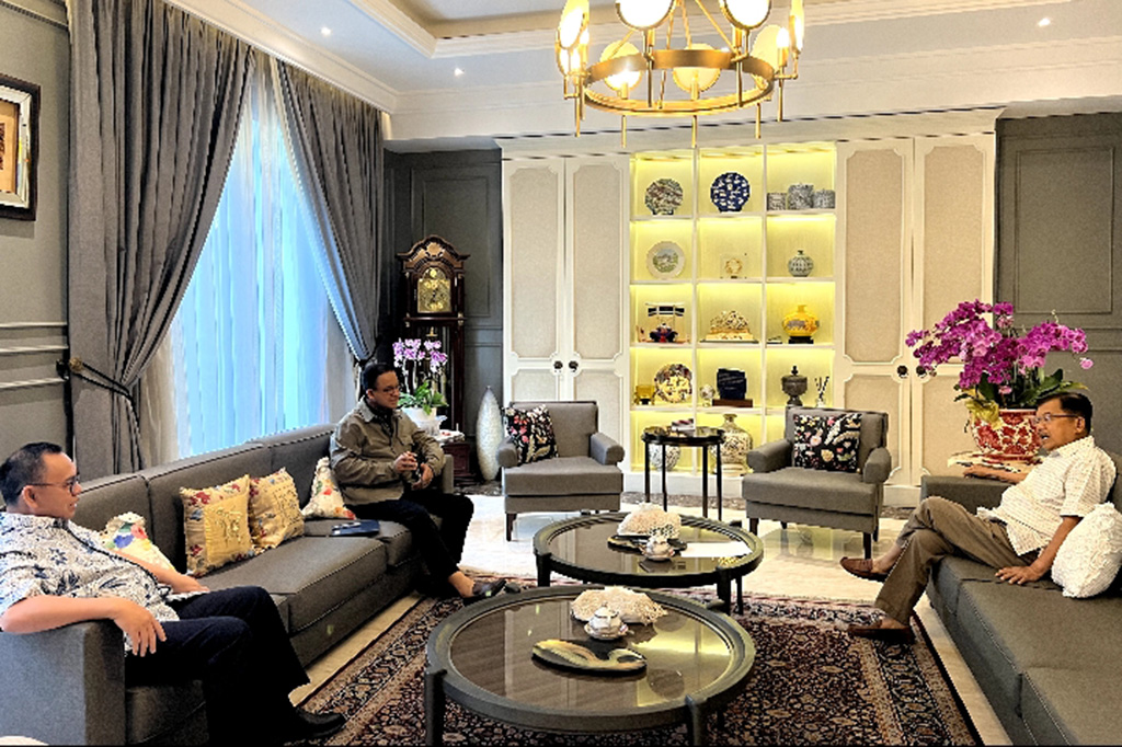 Dari informasi yang didapatkan, Anies dan JK membahas soal bangsa dan negara. Kedua tokoh tersebut berdiskusi tentang kondisi bangsa saat ini dan apa yang akan terjadi di masa akan datang.