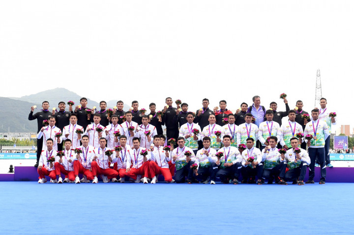 Maizir Riyondra dan kawan-kawan menyelesaikan lomba jarak panjang tersebut dengan catatan 4:31,135, mengalahkan pedayung tuan rumh Tiongkok yang mencatatkan waktu 4 menit 31,182 detik atau selisih 0,047 detik. Medali perunggu direbut Myanmar dengan selisih waktu 1,824 detik.