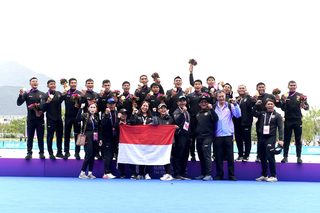 Indonesia menambah perbendaharaan medali emas dari perahu naga nomor 1.000m putra Asian Games Hangzhou.