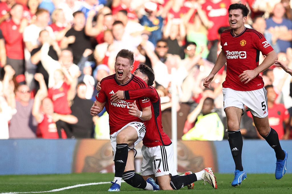 Usaha MU akhirnya membuahkan hasil ketika laga memasuki waktu tambahan babak kedua, tepatnya menit 90+3 berkat gol yang dicetak oleh Scott McTominay memanfaatkan kemelut di depan gawang Brentford sehingga skor berubah menjadi 1-1.