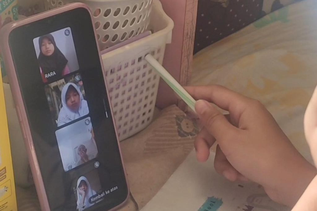 Kepala Dinas Kominfo Kota Jambi Abubakar menyatakan, diperpanjangnya kegiatan belajar mengajar dilakukan secara daring mengingat kualitas udara di kota jambi masih dalam kategori tidak sehat.