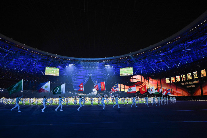 Asian Games 2022 resmi ditutup melalui upacara penutupan megah yang dihiasi pameran teknologi visual tinggi di Stadion Olimpiade Hangzhou, Minggu, 8 Oktober 2023.