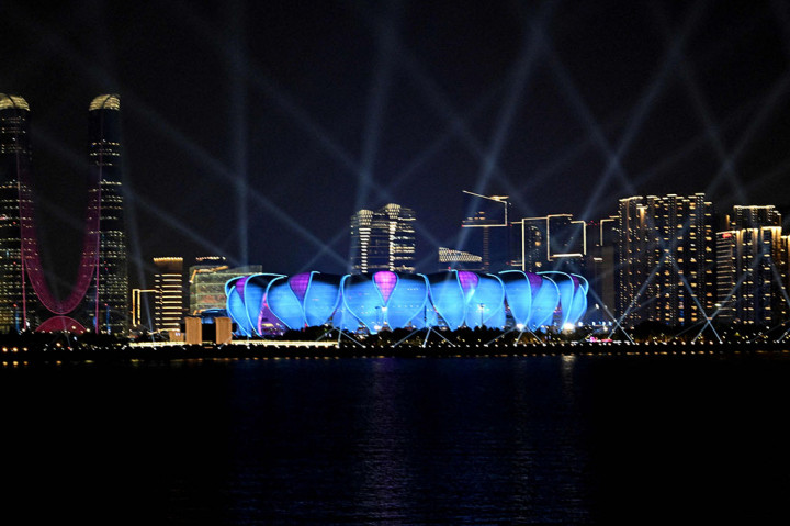 Acara dilanjutkan dengan pernyataan dari Presiden Komite Olimpiade Tiongkok Gao Zhidan dan Pelaksana Presiden Dewan Olimpiade Asia (Olympic Council of Asia) Raja Randhir Singh, yang secara resmi menutup Asian Games 2022.