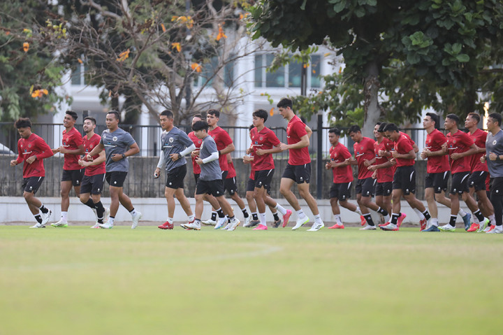 Sebanyak 26 pemain termasuk tiga pemain tambahan, Fachruddin Aryanto, Hokky Caraka, dan Dzaky Asraf, mengikuti latihan perdana yang langsung dipimpin pelatih kepala Shin Tae-yong.