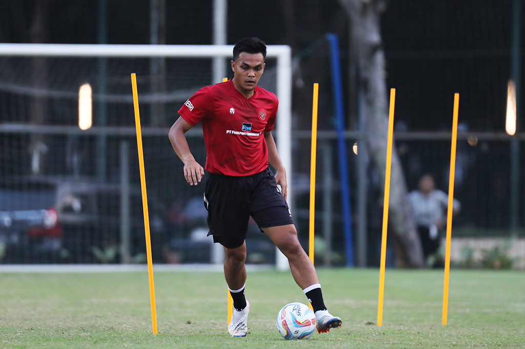 Dari beberapa pola latihan yang diterapkan pada hari ini, satu pemain yaitu Edo Febriansyah tidak turut serta karena terlihat mengalami cedera.