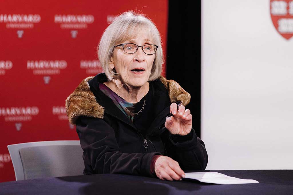 Penghargaan bidang ekonomi itu diciptakan pada 1968 oleh Bank Sentral Swedia dan secara resmi dikenal sebagai Penghargaan Bank Swedia dalam Ilmu Ekonomi untuk mengenang Alfred Nobel.