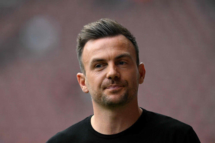 “Setelah diskusi ekstensif dan evaluasi situasi olahraga, FC Augsburg memutuskan untuk memecat pelatih Enrico Maassen dengan segera,” kata klub Bavaria itu dalam sebuah pernyataan.