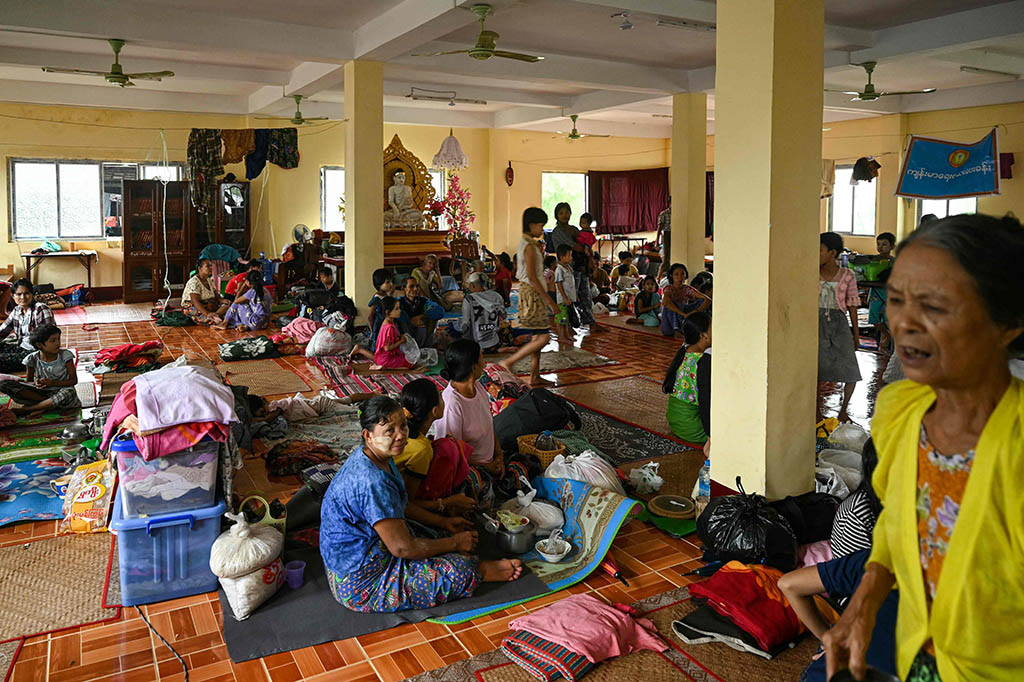 Stasiun penyiaran negara MRTV mengatakan 14.000 orang telah mengungsi di wilayah Bago, timur laut pusat komersial Yangon.