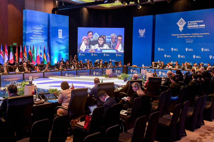 Guna mencapai tujuan tersebut, Menlu RI menyerukan perlunya menjamin solidaritas di antara negara pulau dan kepulauan untuk menghadapi tantangan bersama.