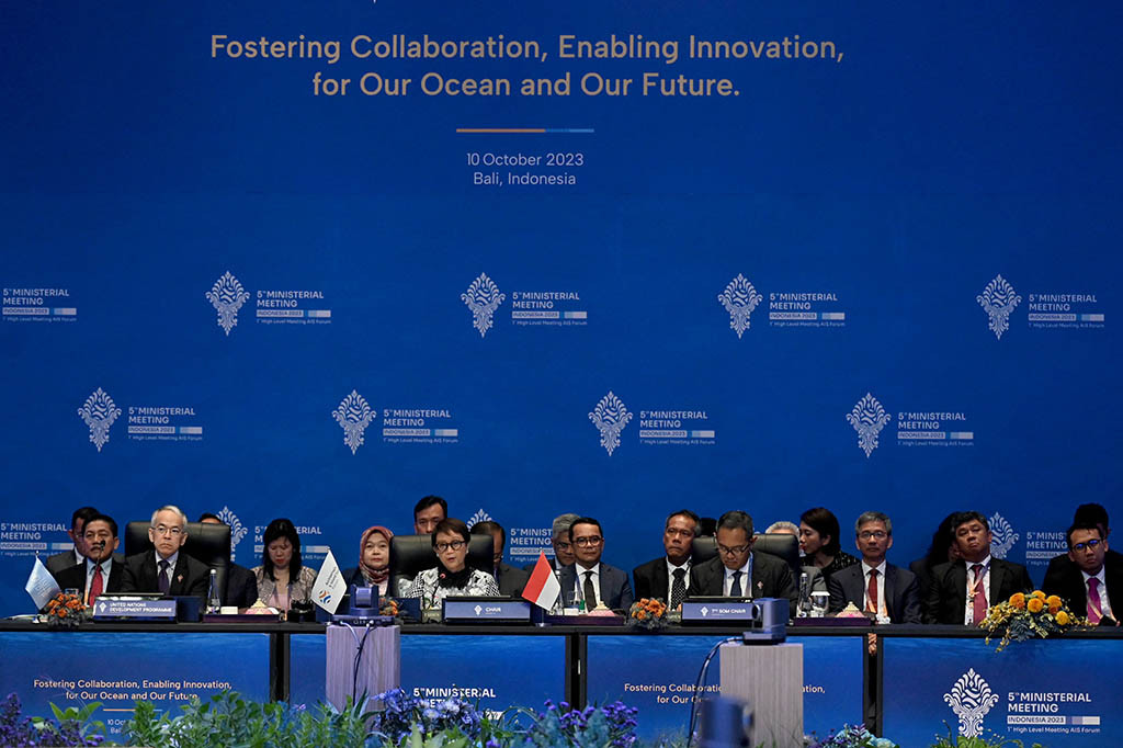 Menteri Luar Negeri Indonesia Retno Marsudi mengatakan Forum Negara Pulau dan Kepulauan (AIS Forum) harus menjadi acuan untuk mengembangkan kerja sama yang inklusif dalam menangani beragam tantangan global.