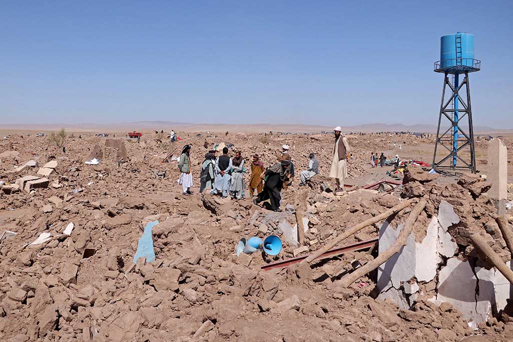 PBB mengatakan lebih dari 12.000 orang, dari sekitar 1.700 keluarga, diperkirakan terkena dampaknya. Dikatakan 100 persen rumah hancur di 11 desa di distrik Zenda Jan.