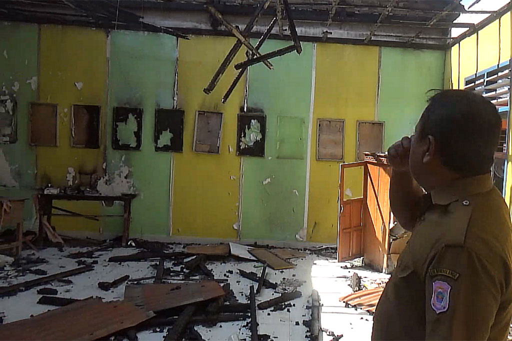 Saat ini, ruang belajar untuk siswa kelas 1 tengah dalam perbaikan, namun untuk gedung kelas 2 dan 3, pihak sekolah mengaku belum mengetahui kapan diperbaiki. 