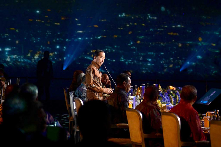  Presiden RI Joko Widodo dalam sambutannya pada acara Gala Dinner KTT AIS Forum di Nusa Dua, Bali, Selasa, 10 Oktober 2023 malam, menyampaikan lautan merupakan sumber kehidupan yang mempersatukan negara-negara pulau dan kepulauan.