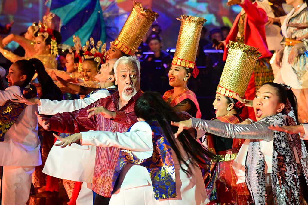 Mereka yang tampil di antaranya adalah Yuni Shara yang membawakan lagu Serasa, Novia Bachmid, Mirabeth dan Olivia Pardede yang membawakan lagu medley Nusantara, dan Indahkus yang membawakan lagu La Isla Bonita.