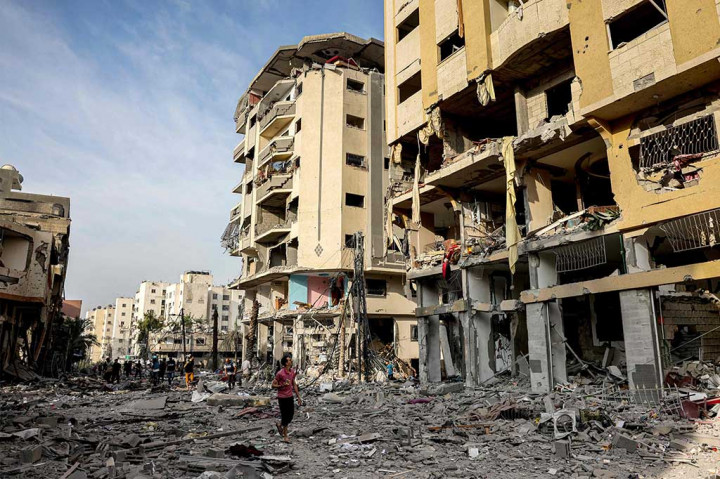 Dalam sebuah pernyataan CPD mengatakan, banyak orang yang terjebak di bawah reruntuhan di sejumlah wilayah di Gaza akibat serangan udara intensif. Pernyataan itu juga menyebutkan tim tersebut tidak memiliki peralatan memadai untuk bekerja secara efektif.