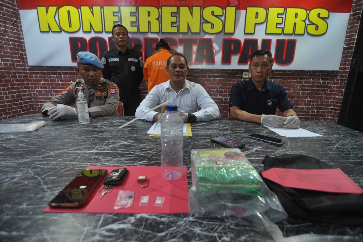 Satuan Reserse Narkoba Polres Kota Palu berhasil mengamankan barang bukti narkotika jenis Sabu seberat 1,22 Kilogram setelah menangkap seorang pemuda berinisial ETP di Jalan Hos Cokroaminoto, Kelurahan Baru, Kecamatan Palu Barat, Kota Palu, Sulawesi Tengah.