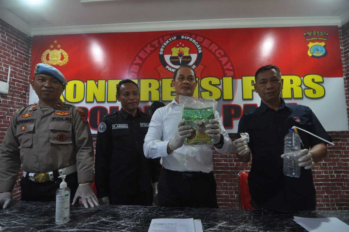 Menurut Kasat Narkoba Polresta Palu, AKP Rijal, Tersangka ETP mengaku pernah mengedarkan dan menggunakan Sabu.