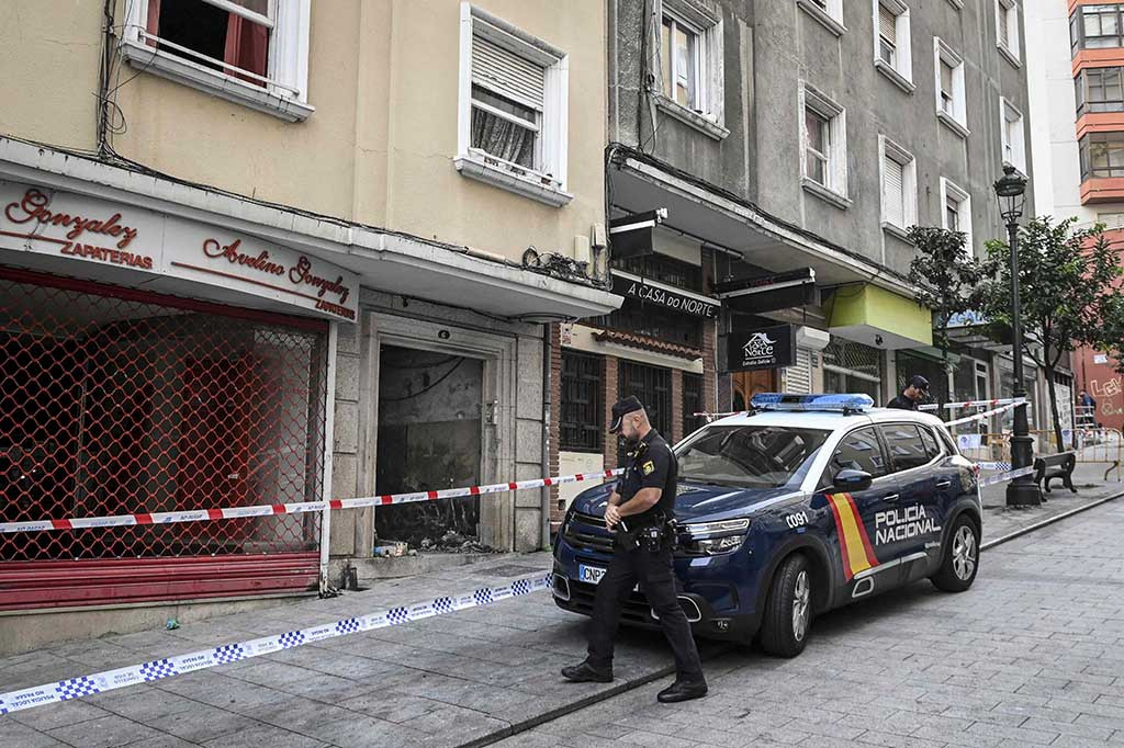 Sembilan orang terluka dalam kebakaran tersebut, tiga di antaranya dalam kondisi serius. Salah satunya adalah seorang gadis berusia delapan tahun, kata para pejabat.