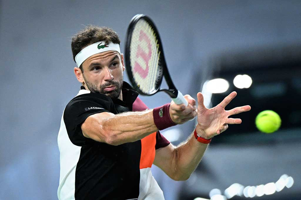 Dimitrov menahan keberaniannya untuk melakukan servis kemenangan pertamanya atas petenis Spanyol itu pada match point keduanya.