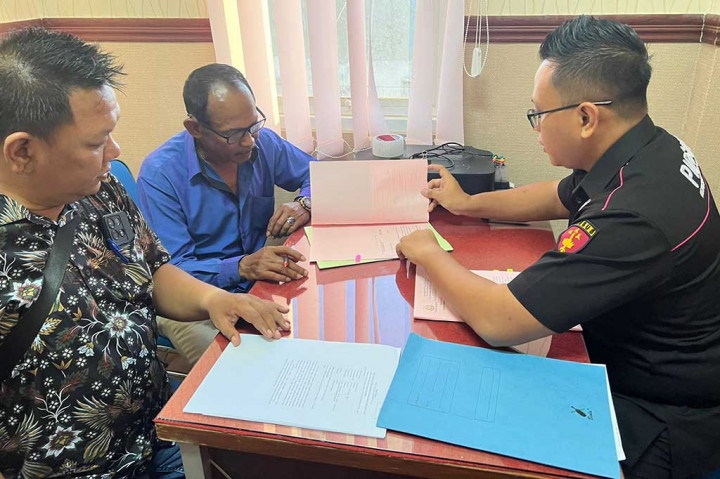 Mantan Kades Gempolsari, Kecamatan Tanggulangin, Kabupaten Sidoarjo, Jawa Timur, Sya'roni Aliem, bakal diadili kedua kalinya karena kasus dugaan korupsi.