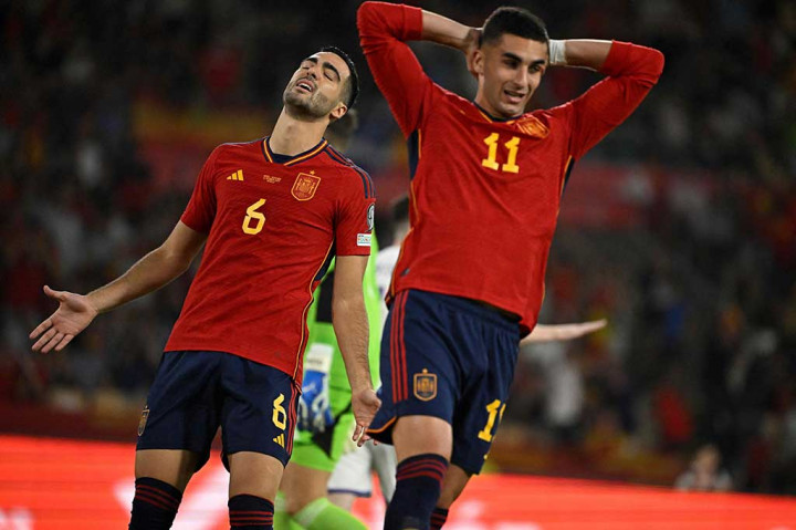 Tercatat ada beberapa peluang yang mampu diciptakan melalui upaya Ferran Torres, Alvaro Morata dan Mikel Oyarzabal, namun tak ada yang membuahkan hasil.