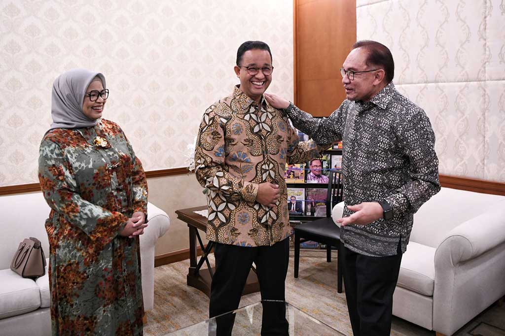 Dalam pertemuan itu, mantan Gubernur DKI Jakarta tersebut mengaku membahas soal persahabatan Indonesia-Malaysia, ASEAN, hingga upaya reformasi pemerintahan oleh Anwar Ibrahim yang menjadi inspirasi. 