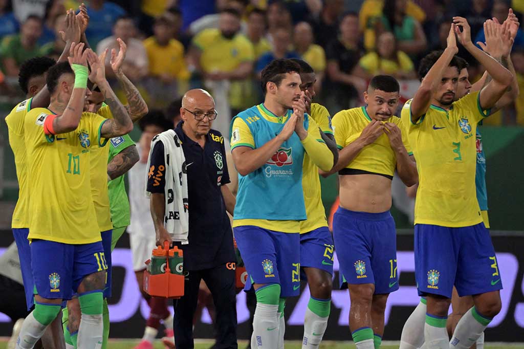 Hasil ini membuat Brasil tertahan di peringkat kedua klasemen sementara Kualifikasi Piala Dunia 2026 zona Conmebol dengan raihan 7 poin dari tiga pertandingan, sedangkan Venezuela menempati posisi enam dengan empat poin.