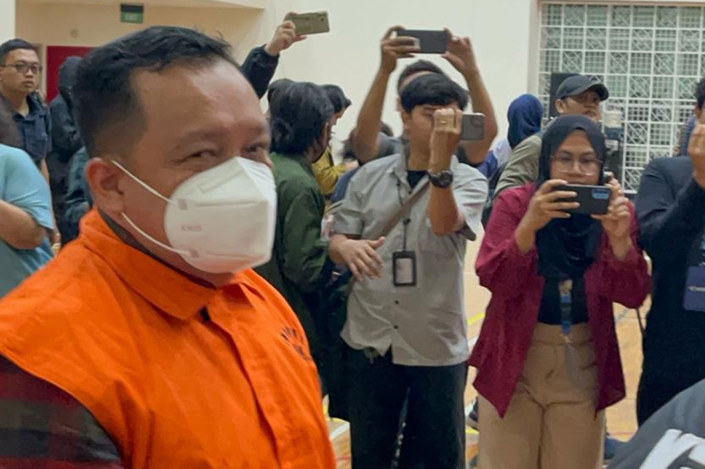 Dua tersangka lain dalam perkara ini yakni Sekjen Kementan Kasdi Subagyono, dan MH tidak dikenakan dugaan pencucian uang. MH dan KS hanya disangkakan melakukan dugaan pemerasan dalam jabatan dan penerimaan gratifikasi yang perkara tersebut juga menjerat SYL.