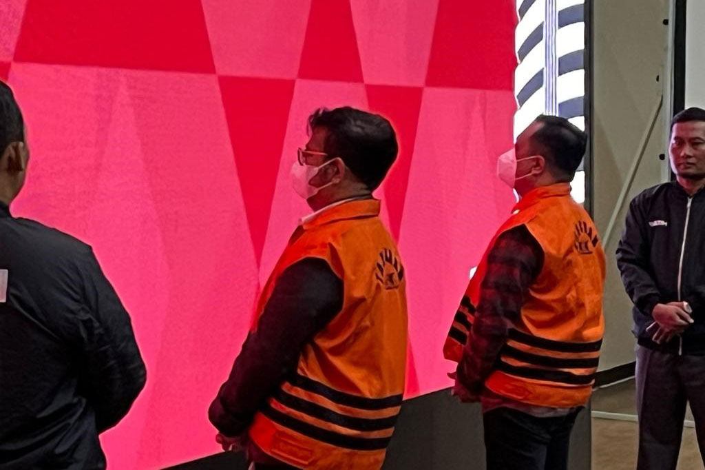 Komisi Pemberantasan Korupsi (KPK) resmi menahan mantan Menteri Pertanian Syahrul Yasin Limpo (SYL) dan Direktur Alat dan Mesin Pertanian Kementerian Pertanian (Kementan) Muhammad Hatta (MH) terkait kasus dugaan tindak pidana korupsi di kementerian tersebut.