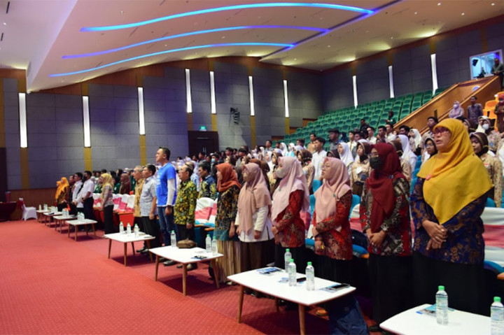 Ratusan pelajar SMA/SMK/MA dari berbagai daerah di Jawa Timur antusias mengikuti sosialisasi beasiswa OSC Medcom.id di Universitas Nahdlatul Ulama Surabaya (Unusa), Kamis, 12 Oktober 2023.