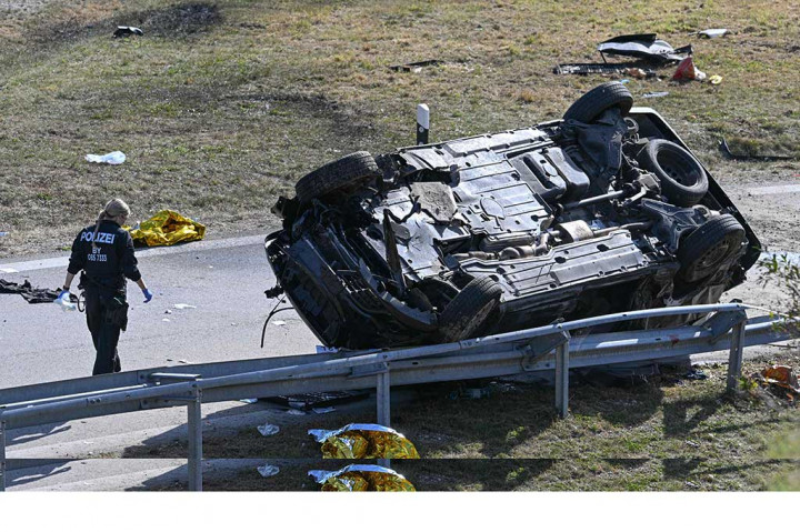 Tujuh orang termasuk seorang anak tewas dan beberapa lainnya terluka setelah sebuah minibus yang diyakini berisi migran mengalami kecelakaan saat mencoba menghindari pemeriksaan jalan di Jerman, Jumat, 13 Oktober 2023.