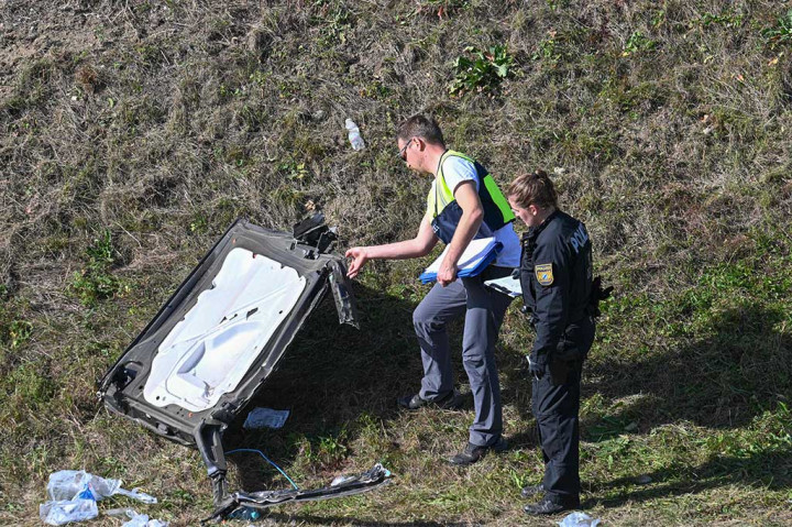 Beberapa dari 16 orang yang terluka berada dalam kondisi serius dan dirawat di rumah sakit setempat, dan diyakini ada anak-anak lain yang menjadi korban.