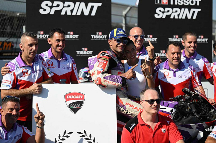 Itu juga merupakan kemenangan Sprint keempat Martin secara beruntun musim ini yang dilengkapi dengan catatan waktu lap tercepat.
