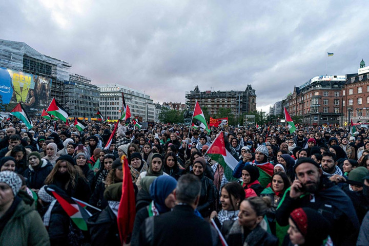 Sekitar seribu orang menghadiri unjuk rasa pro-Palestina di Kopenhagen hari Sabtu, 14 Oktober 2023 untuk memprotes pengepungan Israel di Jalur Gaza sebagai tanggapan atas serangan berdarah Hamas terhadap Israel pekan lalu.