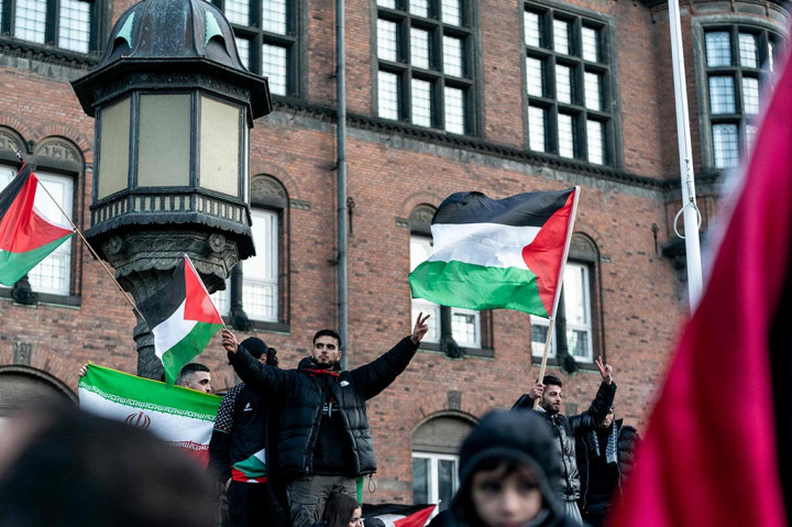 Demonstrasi tersebut terjadi pada hari kedelapan konflik yang telah menyebabkan ribuan orang tewas dan 150 warga Israel disandera.