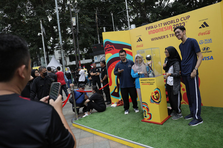 Ketua Umum Persatuan Sepakbola Seluruh Indonesia (PSSI) Erick Thohir  (Indonesia sebagai tuan rumah) siap. Makanya kita adakan tur trofi di Jakarta, Solo, Bandung, Surabaya,