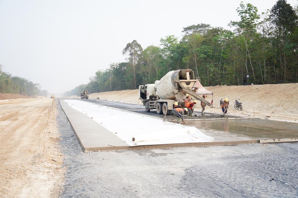 Apriyadi mengaku, dengan adanya pengerjaan Jalan Tol Baleno dapat mengurai kemacetan yang selama ini terjadi di jalan lintas.