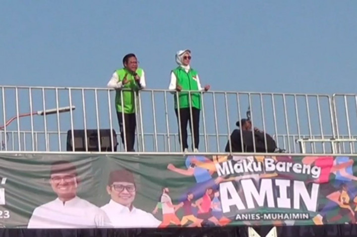 Ratusan ribu massa memadati Bundaran Adipura Kabupaten Sidoarjo untuk mengikuti kegiatan Mlaku Bareng Amin (Anies Baswedan-Muhaimin Iskandar), Minggu, 15 Oktober 2023. 