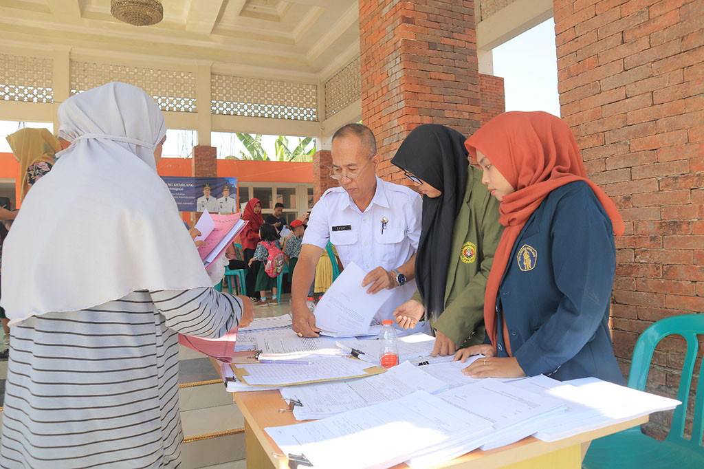 Menjelang Pemilu Serentak 2024, Dinas Kependudukan dan Pencatatan Sipil (Disdukcapil) Kabupaten Sidoarjo gencar menjalankan pencatatan administrasi kependudukan (adminduk) khususnya kepemilikan Akta Kematian. Yaitu, melalui inovasi 'Jemput Bola Terpadu Sidoarjo yang Gemilang' (Jebete Sayang).