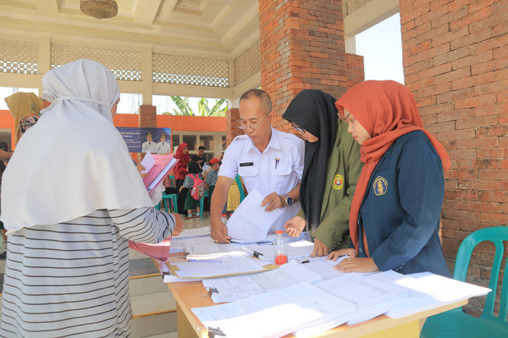 Menjelang Pemilu Serentak 2024, Dinas Kependudukan dan Pencatatan Sipil (Disdukcapil) Kabupaten Sidoarjo gencar menjalankan pencatatan administrasi kependudukan (adminduk) khususnya kepemilikan Akta Kematian. Yaitu, melalui inovasi 'Jemput Bola Terpadu Sidoarjo yang Gemilang' (Jebete Sayang).