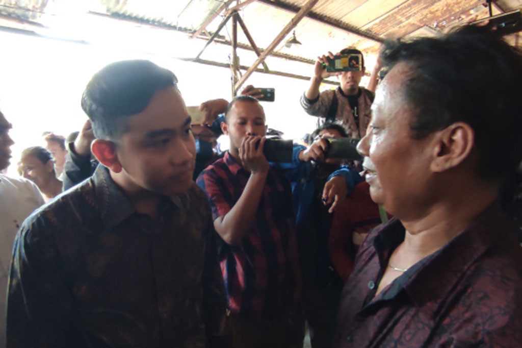 Wali Kota Solo Gibran Rakabuming Raka tidak mempermasalahkan penolakan putusan Mahkamah Konstitusi (MK) terkait batas usia capres-cawapres yang diajukan PSI, yang dibacakan pada Senin, 16 Oktober 2023.