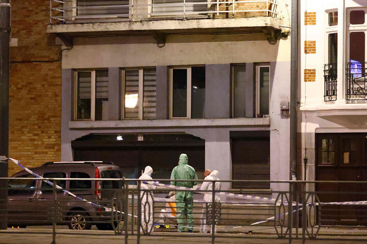 Dua warga negara Swedia ditembak mati di Brussels, Belgia, Senin, 16 Oktober 2023 malam waktu setempat, oleh seorang tersangka yang masih buron. Orang ketiga terluka dalam serangan itu, namun para pejabat mengatakan korban tidak dalam kondisi kritis.