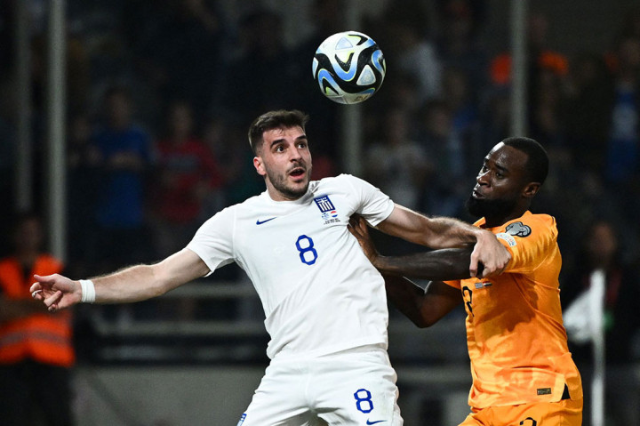 Yunani sempat memberikan ancaman ke gawang Belanda melalui sundulan yang dilepaskan oleh penyerang Fotis Ioannidis, tetapi upayanya tersebut masih belum menemui sasaran.